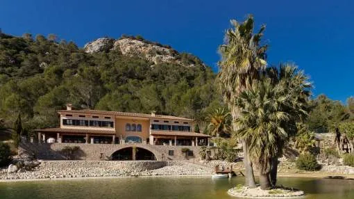 Unique and luxurious mansion in the mountains Unique and luxurious mansion in the mountains